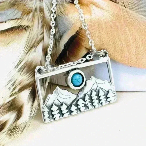 Turquoise Western necklace mountain pendant - Picture 1 of 10